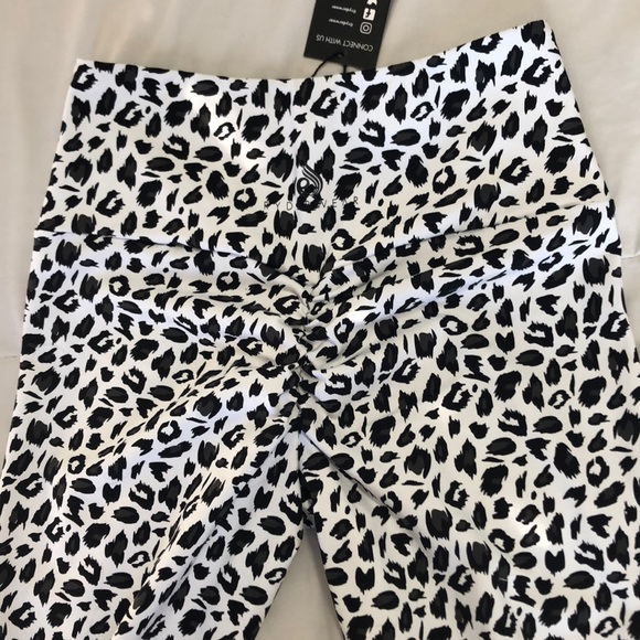 ♦️SOLD♦️ Adapt high waisted scrunch bum leggings - Picture 2 of 7